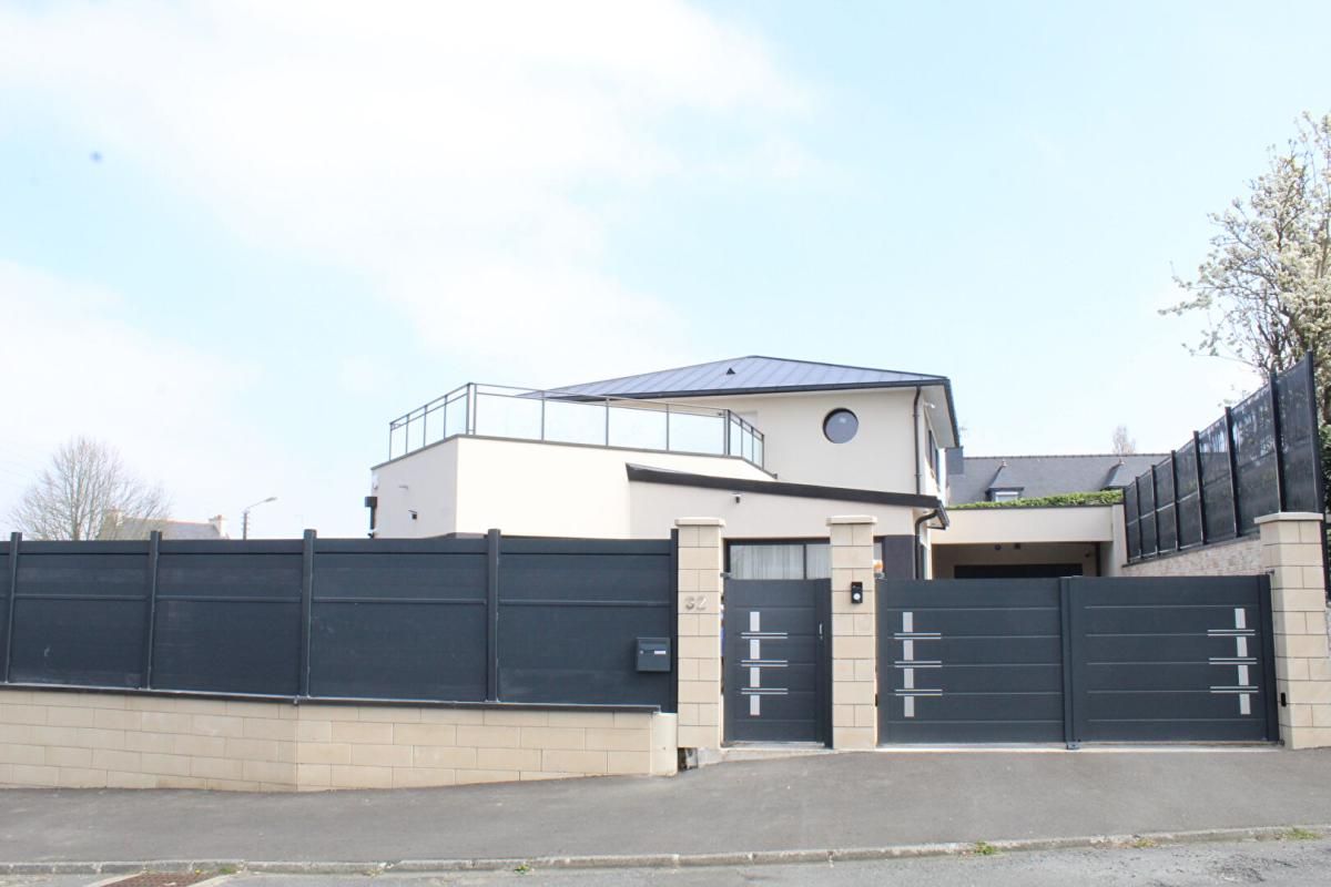 PLOUFRAGAN Côtes d'Armor 22440 Ploufragan. Villa d'exception, 5 chambres dont 1 suite parentale au Rdc. Terrasse surélevée, Garage 3