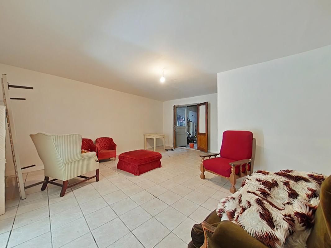 BIZE-MINERVOIS Maison Bize Minervois 7 pièce(s) 180 m2 avec cour et garage 3