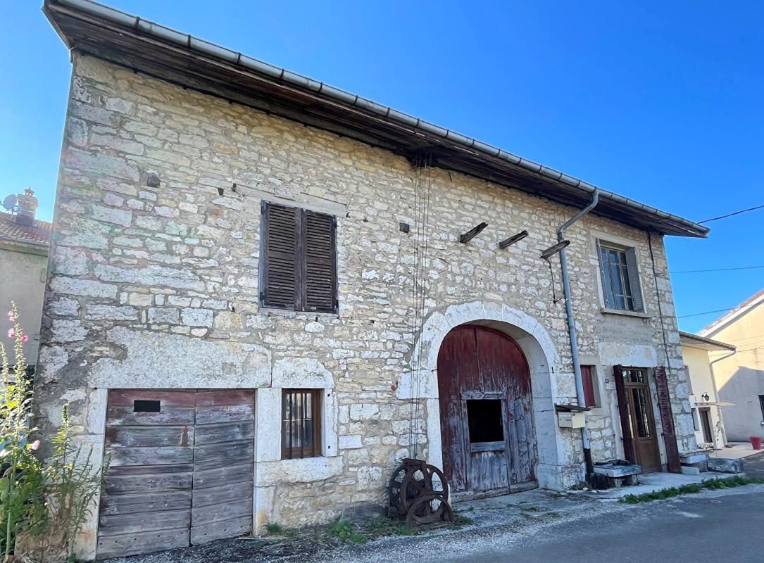 VOSBLES Maison à rénover sur pratiquement un hectare 1