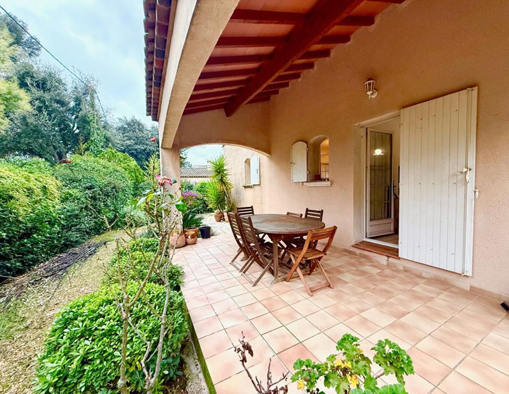 SIX-FOURS-LES-PLAGES Villa T6 indépendante au calme - 4 chambres et double garage - Proche mer 2