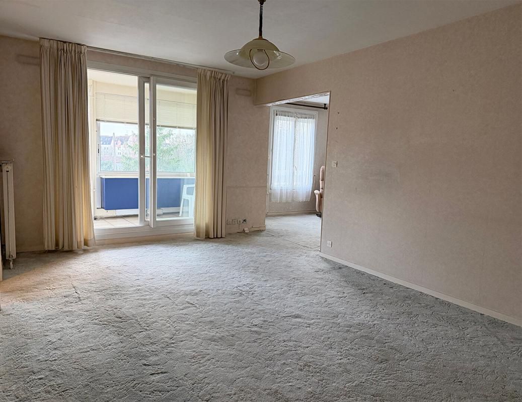 DIJON Appartement Dijon 4 pièces de 83 m² avec loggia de 5 m² 2