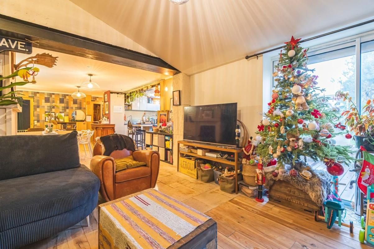 REIMS Maison en fond de jardin avec dépendances 1