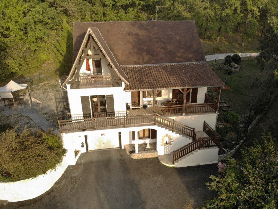 LES FARGES Maison Les Farges 6 pièce(s) 166 m2 1