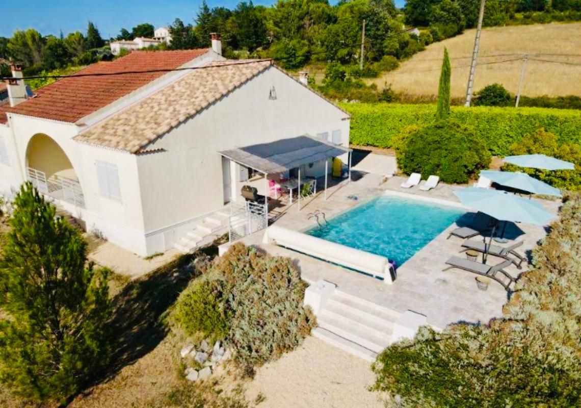 BARJAC Maison de charme à Barjac - grand terrain, piscine et vue magique sur les Cévennes ! 2