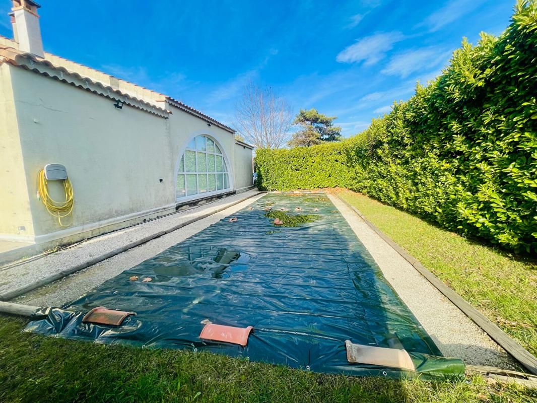 BARJAC Maison de charme à Barjac - grand terrain, piscine et vue magique sur les Cévennes ! 3