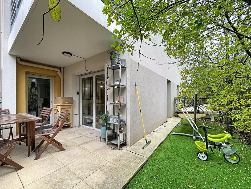 OULLINS-PIERRE-BéNITE Appartement - Pierre-Bénite (Le Perron) + garage double 35 m² 3