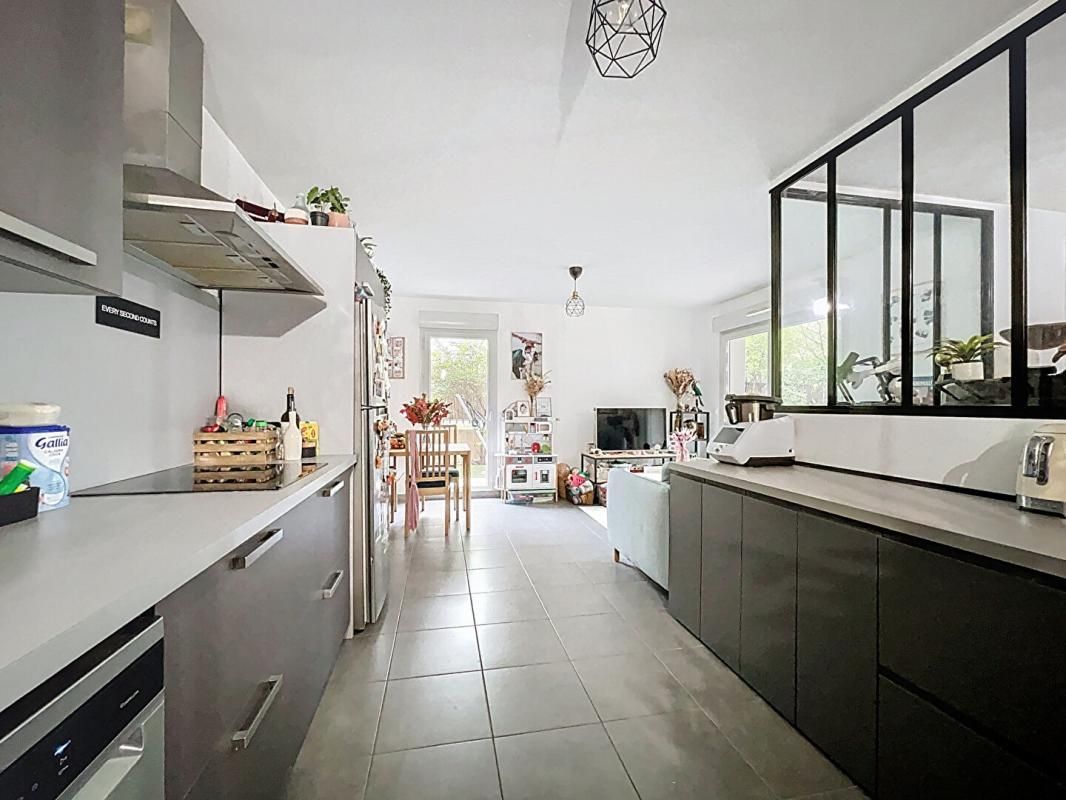 OULLINS-PIERRE-BéNITE Appartement - Pierre-Bénite (Le Perron) + garage double 35 m² 4