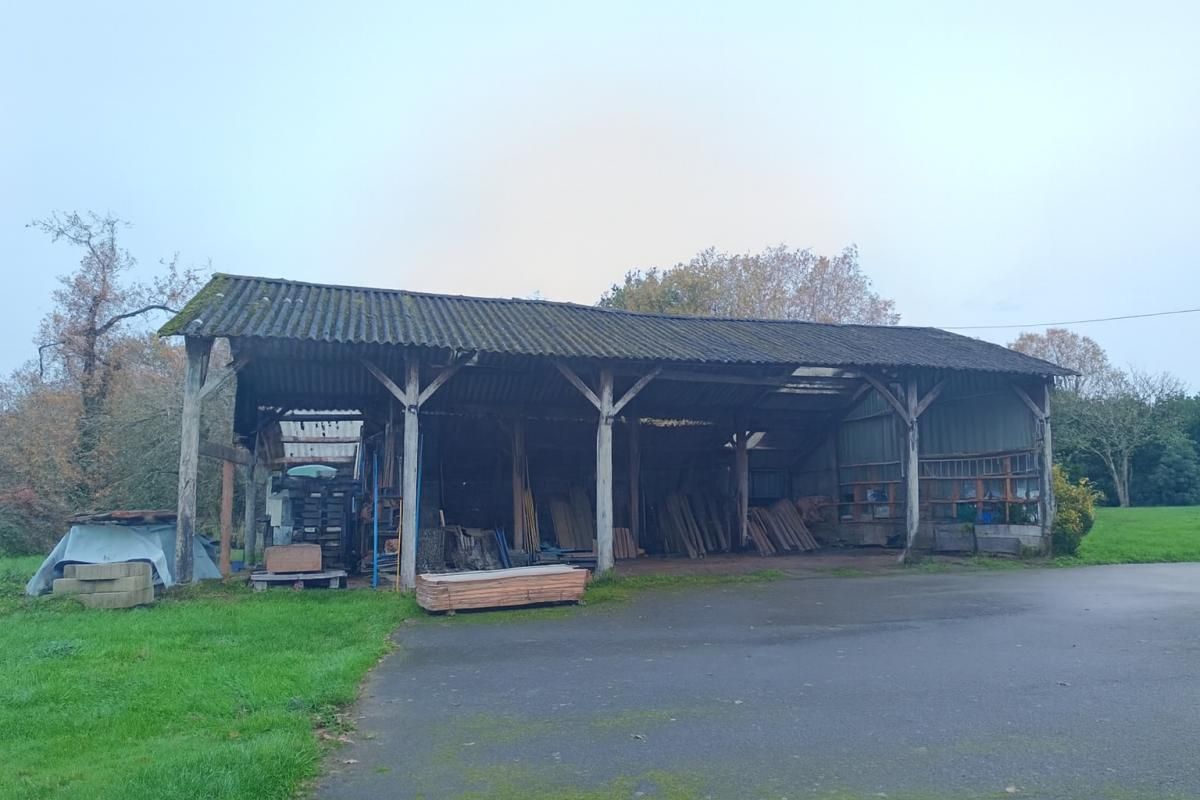 CLEDEN-POHER 29270 Cléden Poher longère 3 chambres avec dépendances hangar ateliers 1900 m² clos 3