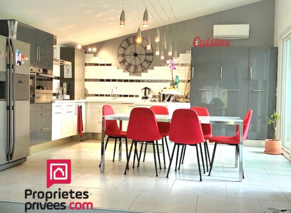 SAINTE-FOY-LES-LYON Maison Sainte Foy Les Lyon 8 pièce(s) 180 m2 3