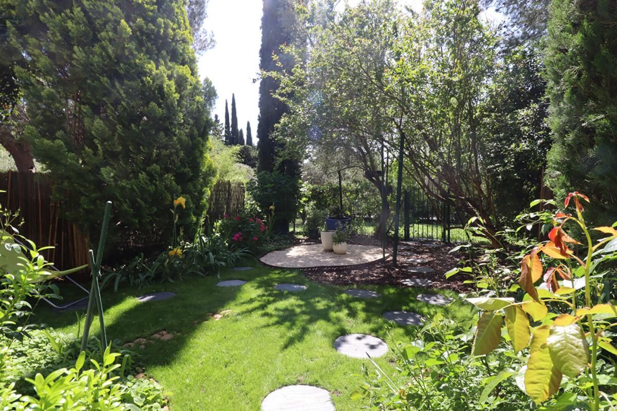 VILLENEUVE-LES-AVIGNON Nue-Propriété: Appartement Villeneuve Les Avignon 2 pièce(s) 54 m2 2