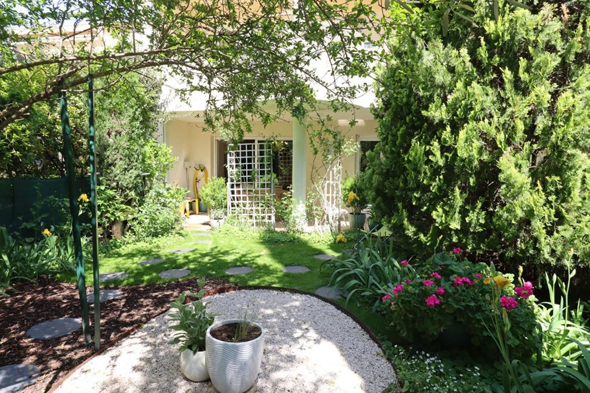 VILLENEUVE-LES-AVIGNON Nue-Propriété: Appartement Villeneuve Les Avignon 2 pièce(s) 54 m2 3