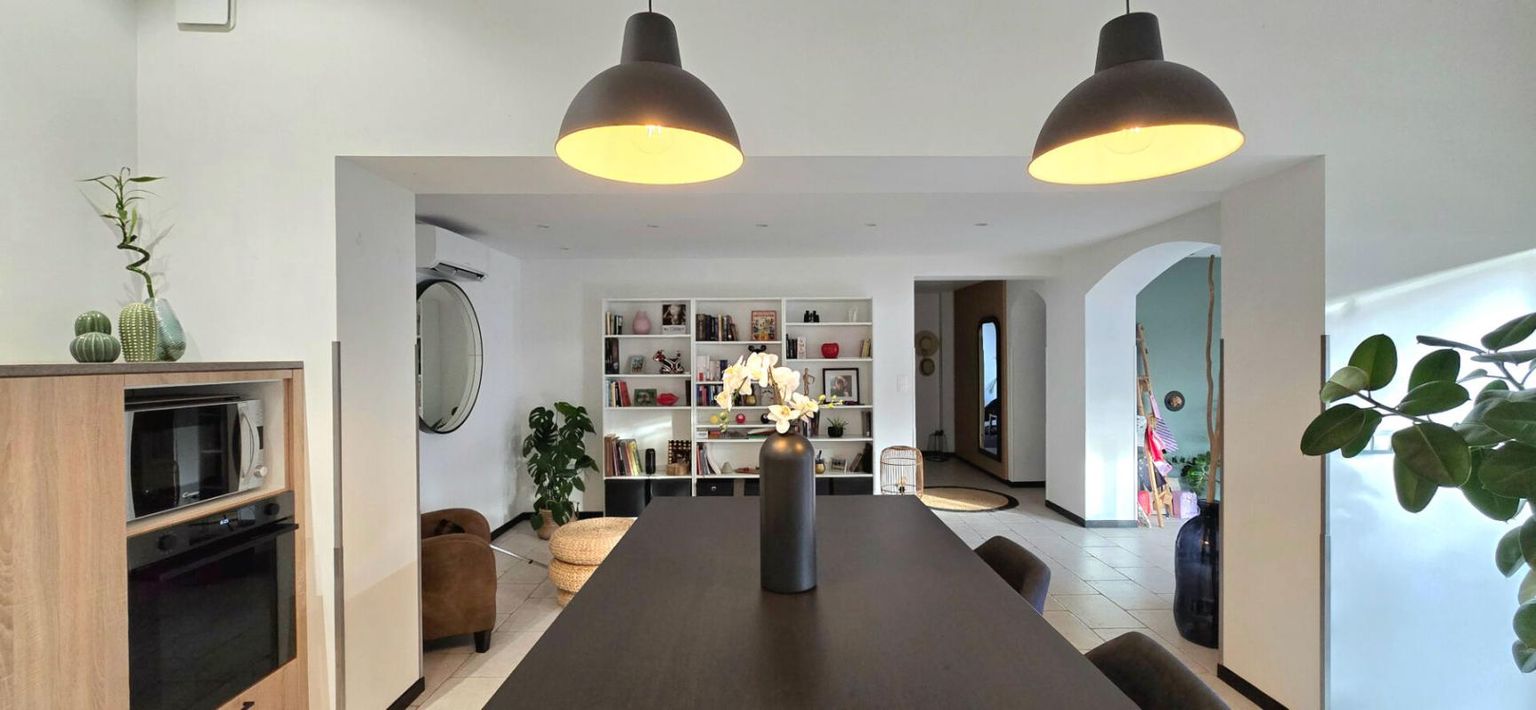 SAINT-LOUBES Maison entièrement rénovée avec double garage et piscine 4