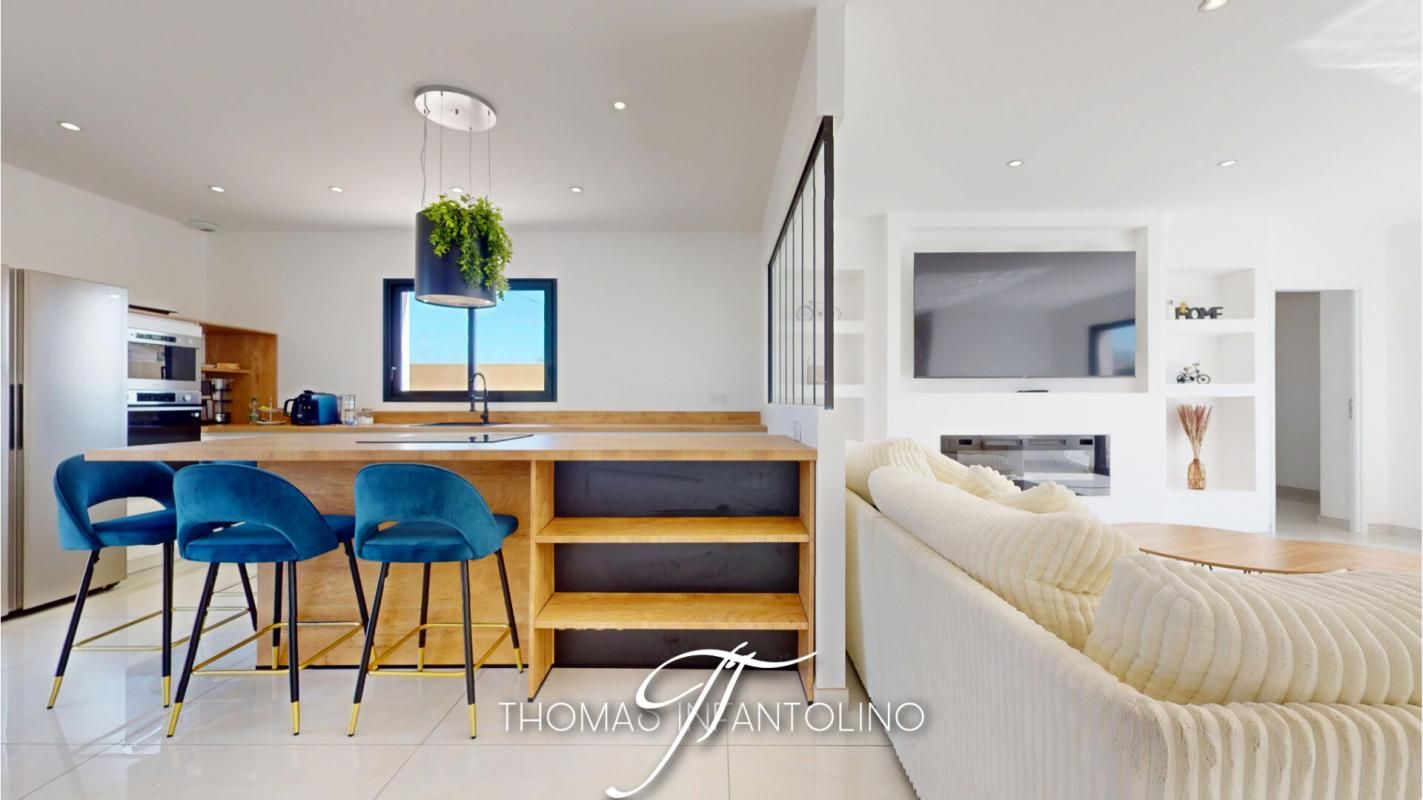 LAVALETTE EN EXCLUSIVITE - PLAIN PIED - 3 CHAMBRES - 1 SUITE PARENTALE - SALLE DE BAIN - SALLE D'EAU - PISCINE - POOL HOUSE 2