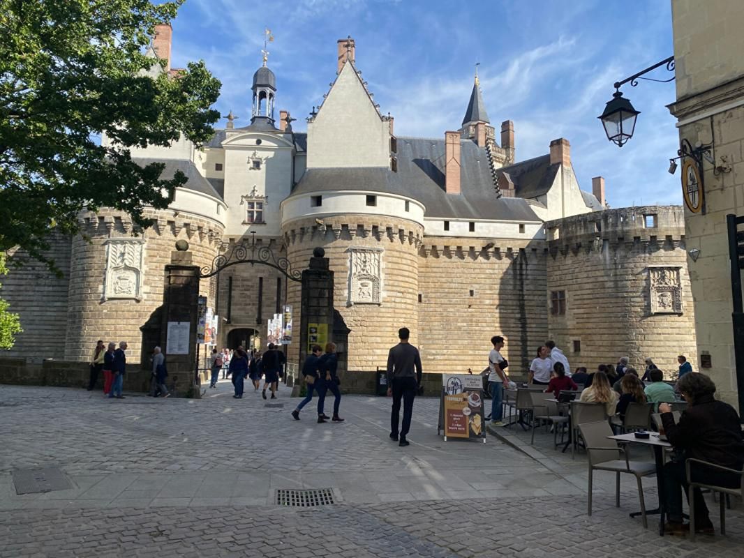 NANTES 44000 NANTES - BAIL A CEDER 50 m² - PROCHE CHATEAU 3