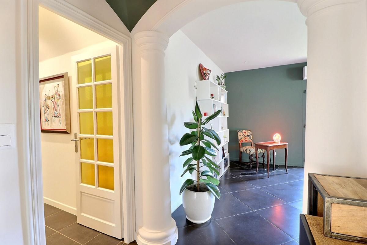 SANARY-SUR-MER SANARY SUR MER - Les Genêts d'or - A 12 Minutes à pied de la plage de la Gorguette - Au calme absolu - Villa coup de coeur 5 pièces 3