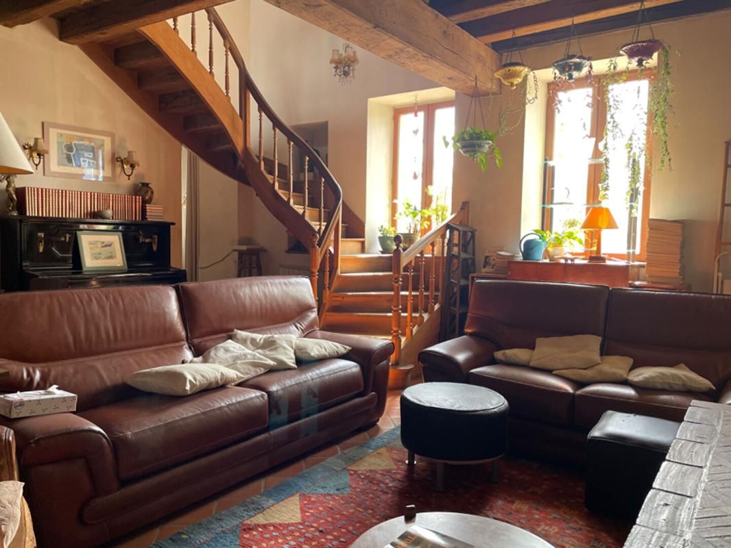 SAINTE-SOLANGE Maison Sainte Solange 7 pièce(s) 280 m2 sur terrain de 845 m² 2