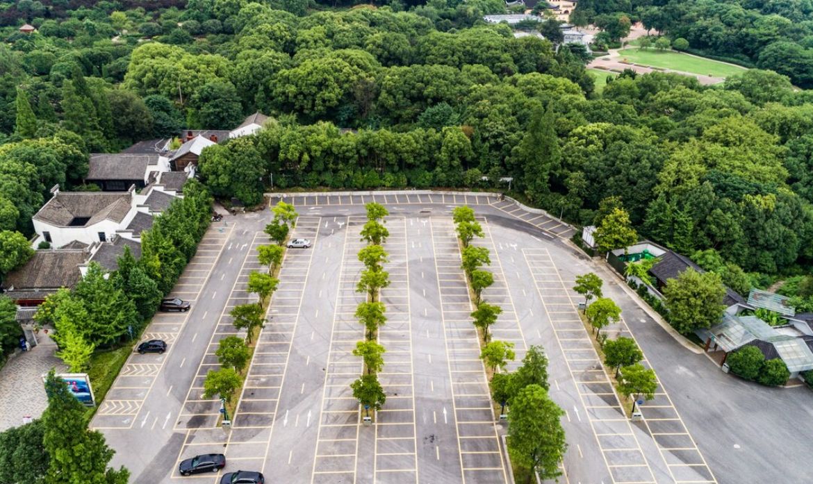 RIBECOURT DRESLINCOURT - TERRAIN COMMERCIAL : 1555 m²