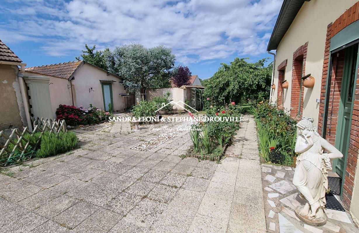 MAINTENON PROCHE MAINTENON, CHARMANTE LONGERE de 120 m², 4 pièces 2