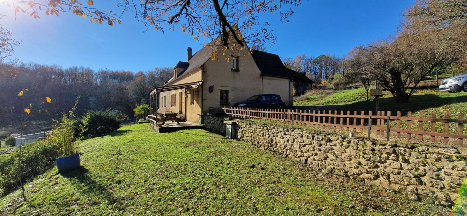 LE BUGUE Maison en pierre proche du Bugue de 155 m2 2