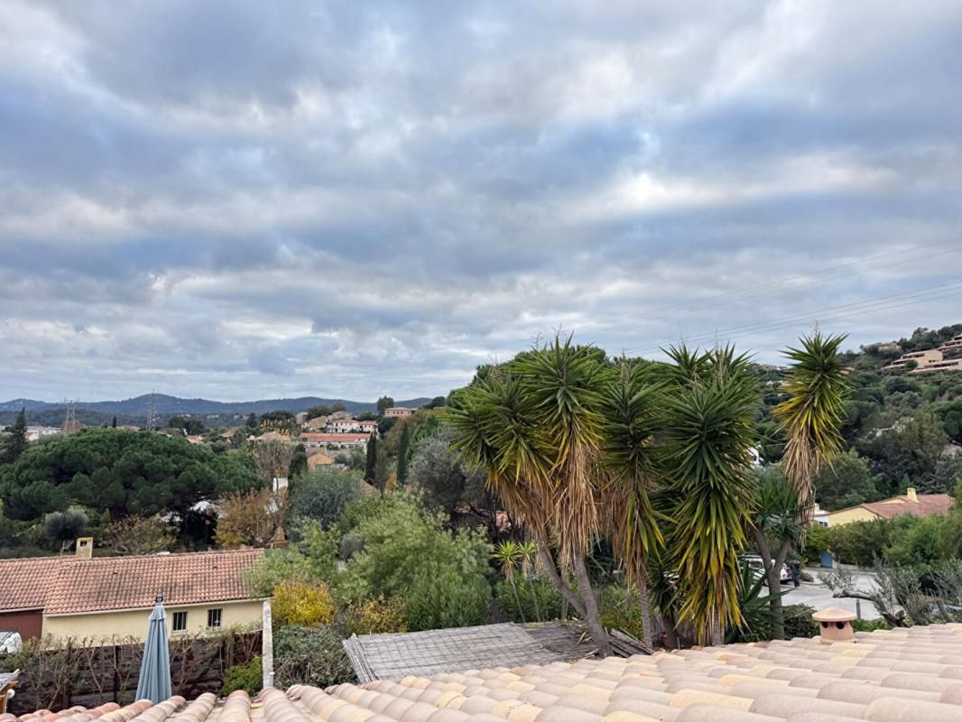 BORMES-LES-MIMOSAS Mazet T2 mezzanine avec terrasses et vue collines ? Bormes-les-Mimosas 3