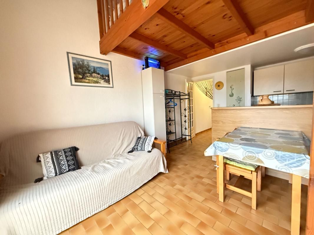 BORMES-LES-MIMOSAS Mazet T2 mezzanine avec terrasses et vue collines ? Bormes-les-Mimosas 4