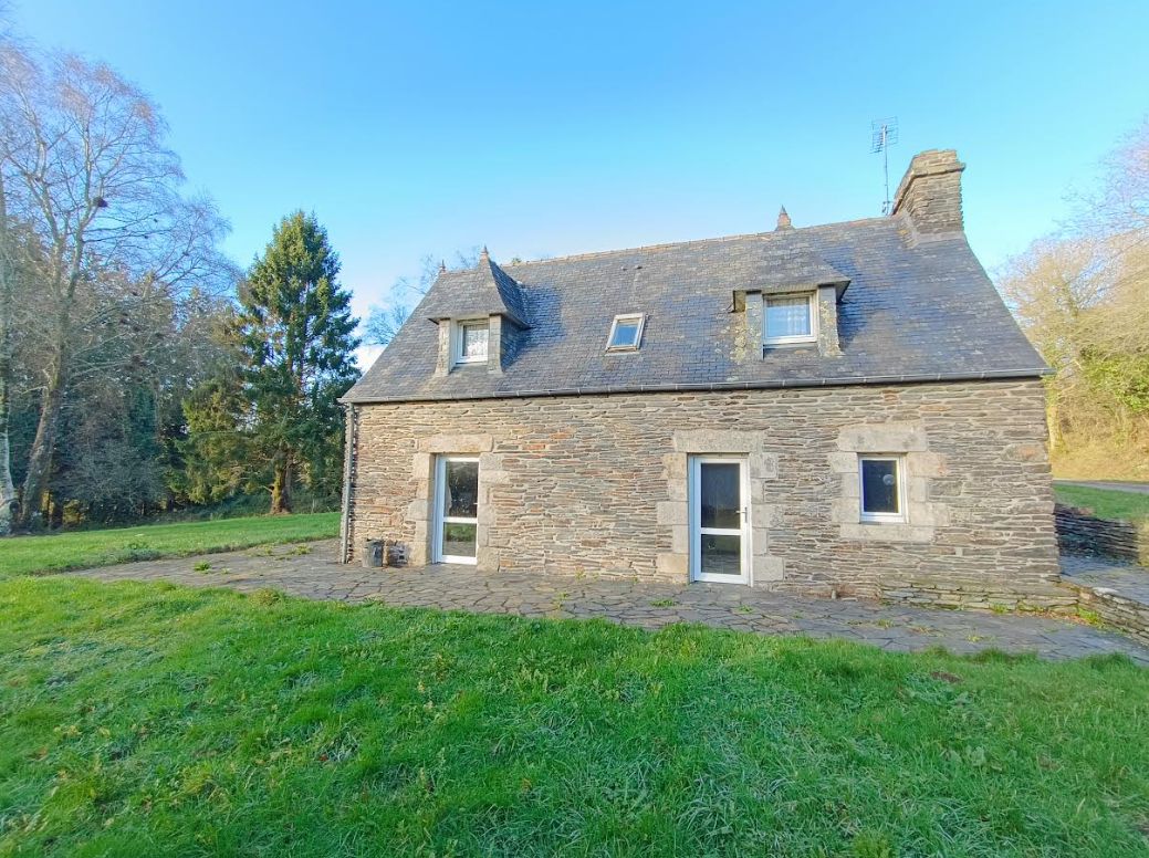 SAINT-THOIS 29520 Saint Thois maison 4 chambres salon séjour grand garage 2