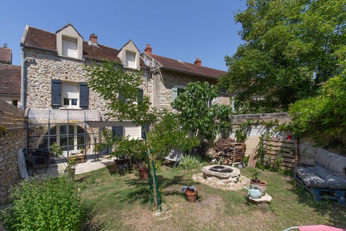 Maison en pierre à vendre sur Jambville