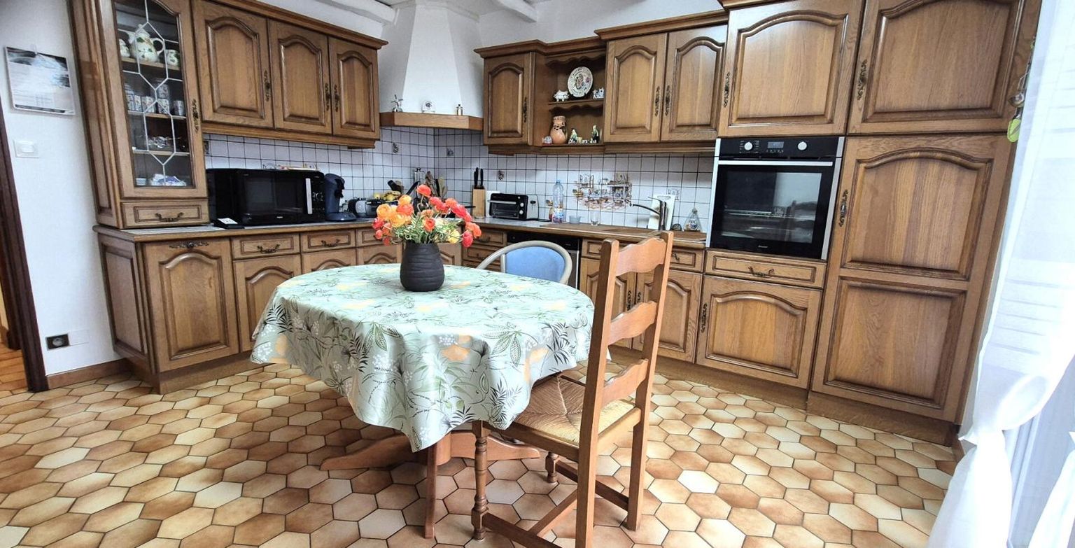 SAINT-DIZIER Beau Pavillon Individuel sur Sous-sol complet et aménagé de 177 m² Rénové et Extensible à 237 m² avec sa Cour sécurisée de 175 m², Balcon, Terrasse, Dépendances, Garage de 47 m² et un joli Terrain avec son Puits, Clos, Arboré et Paysagé de 891 m² 3