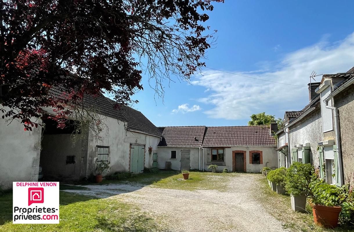 Corps de ferme avec beaucoup de potentiel et 2 habitations sur 7120 m² à Saint Martin D Abbat