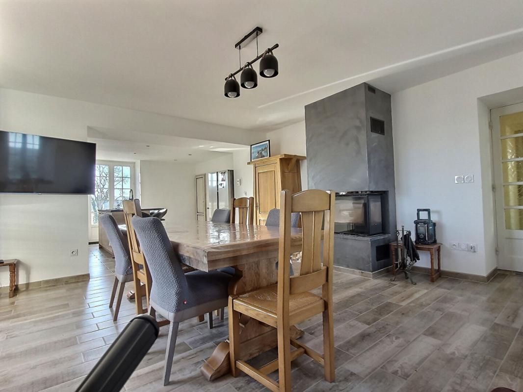 FITILIEU Ancienne ferme rénové de 1780 368m2 au total 180m2 4