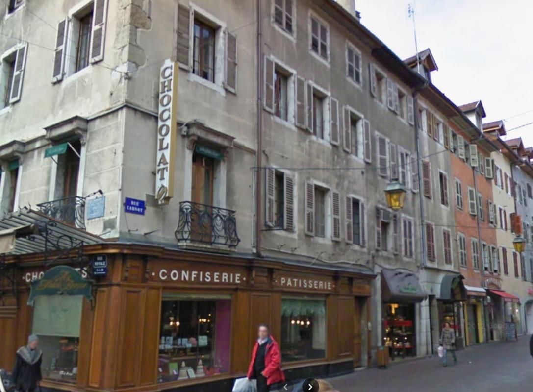 ANNECY Au coeur de la vieille ville d'Annecy, plateau à rénover en T3 1