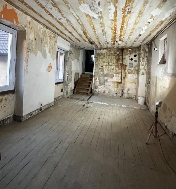 ANNECY Au coeur de la vieille ville d'Annecy, plateau à rénover en T3 3