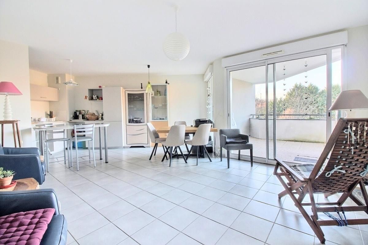 BRIVE-LA-GAILLARDE Exclusivité - BRIVE Secteur Hopital : Apt T3 de 64m² rénové avec TERRASSE de 22m², GARAGE et parking dans Résidence récente avec PISCINE 1