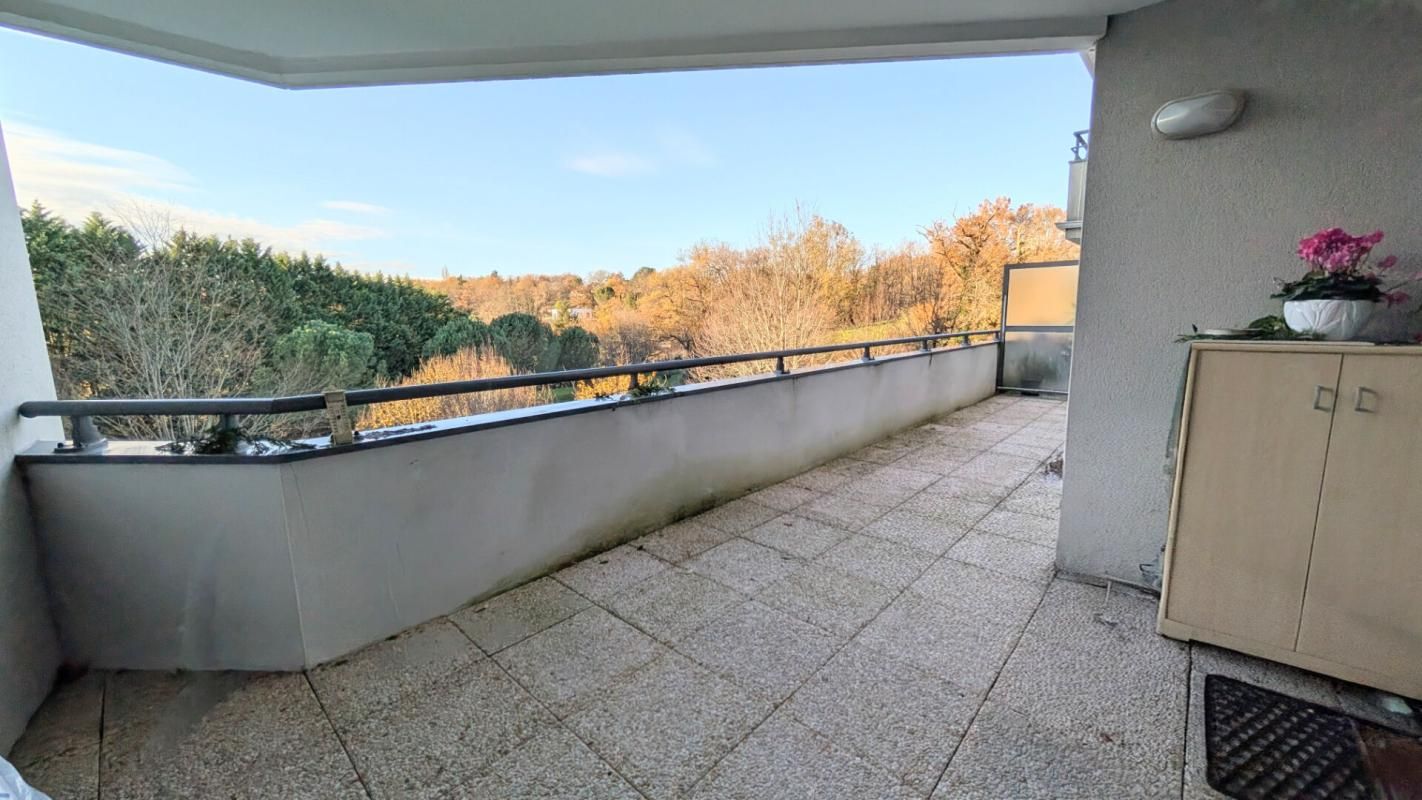 BRIVE-LA-GAILLARDE Exclusivité - BRIVE Secteur Hopital : Apt T3 de 64m² rénové avec TERRASSE de 22m², GARAGE et parking dans Résidence récente avec PISCINE 2