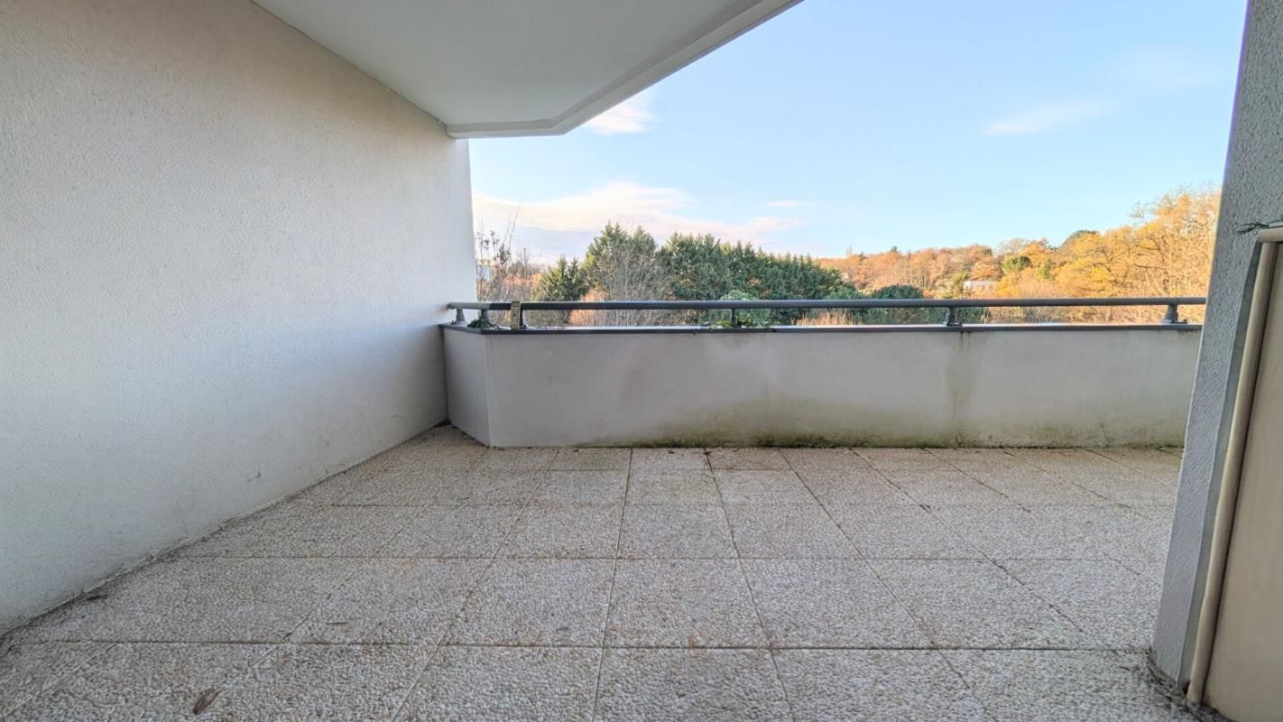 BRIVE-LA-GAILLARDE Exclusivité - BRIVE Secteur Hopital : Apt T3 de 64m² rénové avec TERRASSE de 22m², GARAGE et parking dans Résidence récente avec PISCINE 4