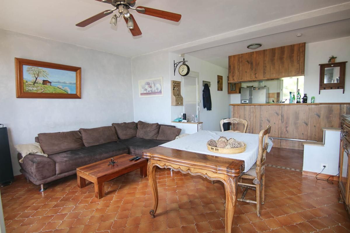 MANOSQUE SOUS COMPROMIS : EXCLUSIVITE, MANOSQUE, résidence calme, en 3e et dernier étage, BEL APPART T4 de 82 M2 traversant et hyper clair 1