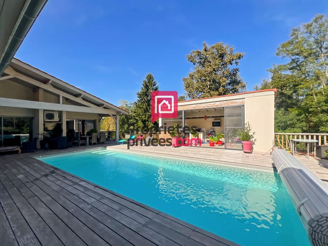 BAZAS Maison de 200m² avec 4 chambres et piscine 3