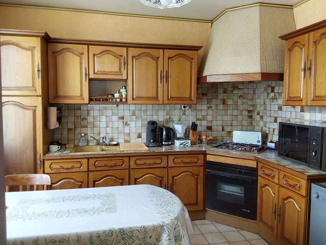 ROSTRENEN Maison avec vie de plain pied. Rostrenen 7 pièce(s) 113 m2 2