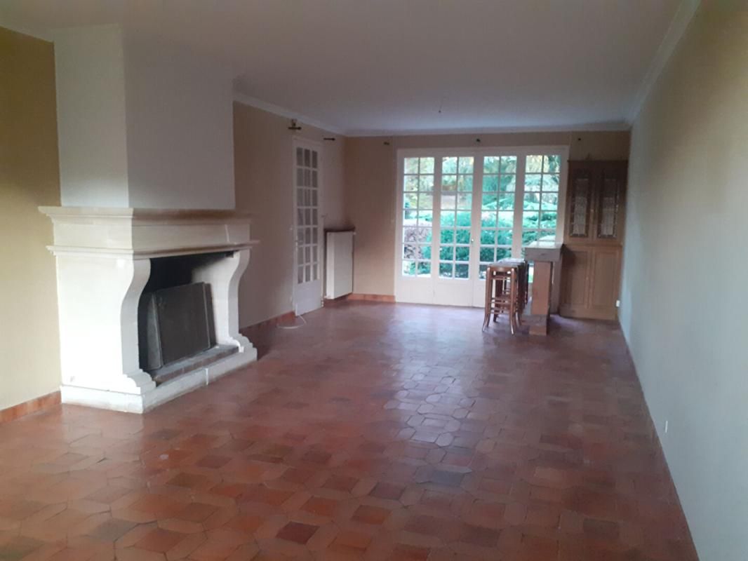 BAUGÉ-EN-ANJOU Maison Bauge En Anjou 6 pièce(s) 116 m2 3