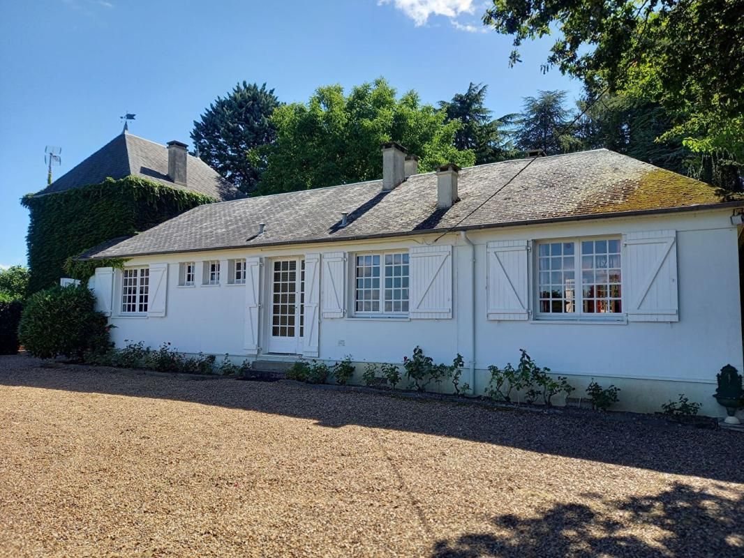 BAUGÉ-EN-ANJOU Maison Bauge En Anjou 6 pièce(s) 116 m2 4