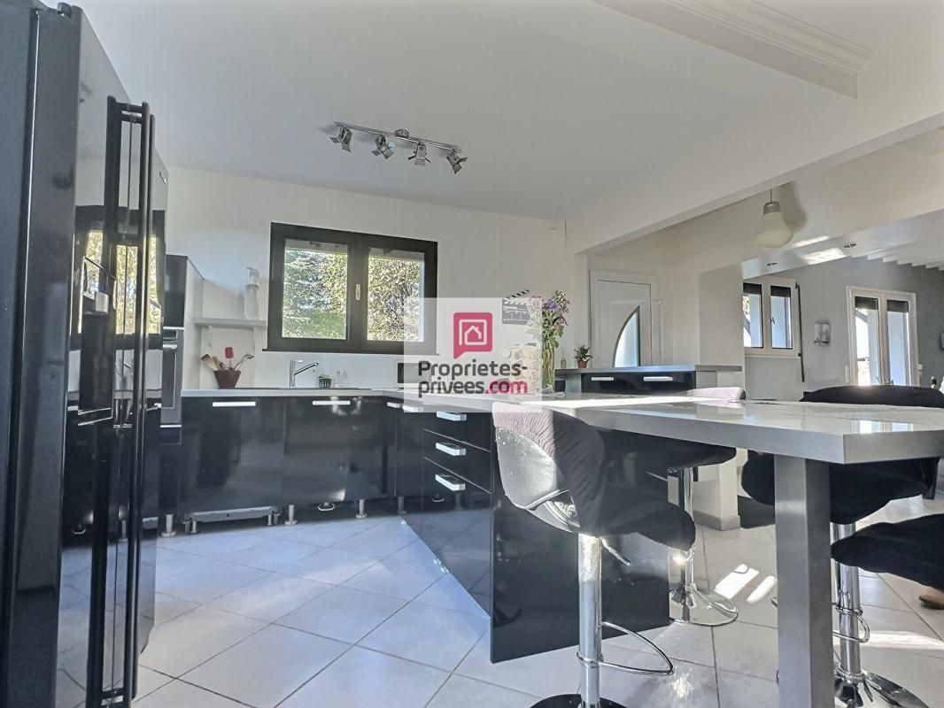 IZON DEPT 33 - IZON - Maison 6 pièces 177 m2 avec jardin paysagé 1498m2 et piscine chauffée 4