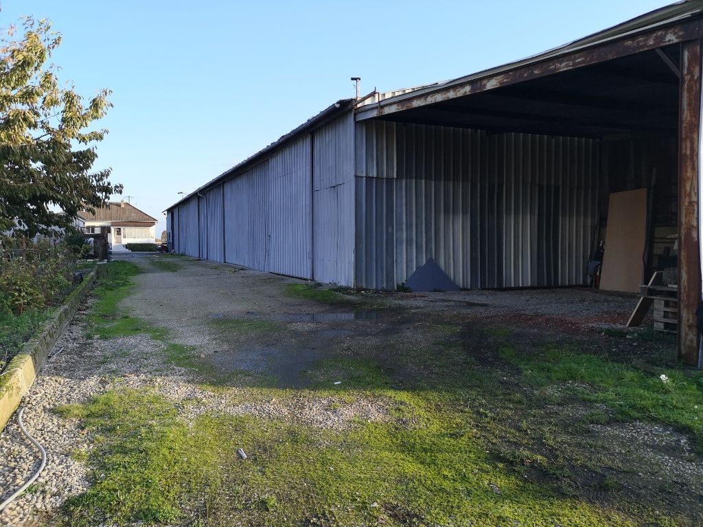 JANVILLE Terrain avec hangars fermés. Rare ! Stockage possible, idéal artisan 1