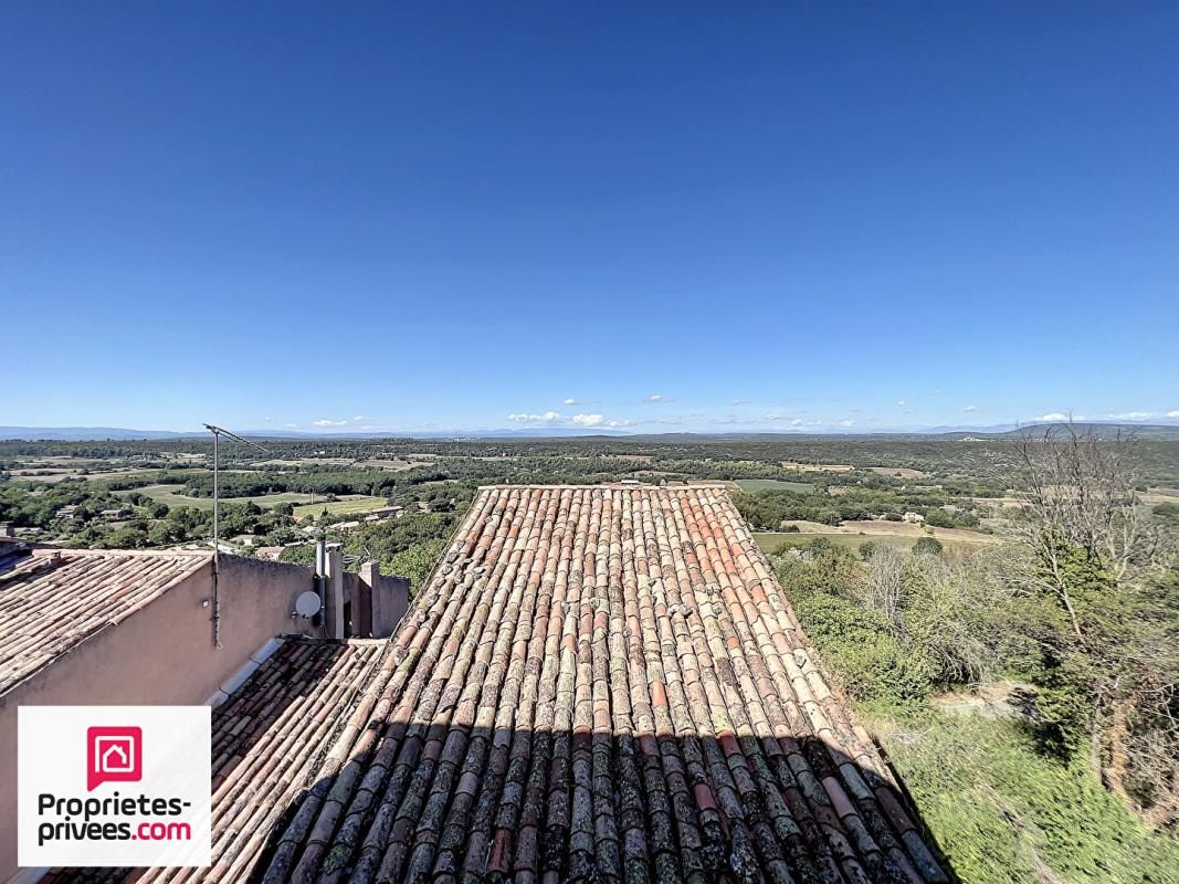 Maison de village traversante avec terrasse caves