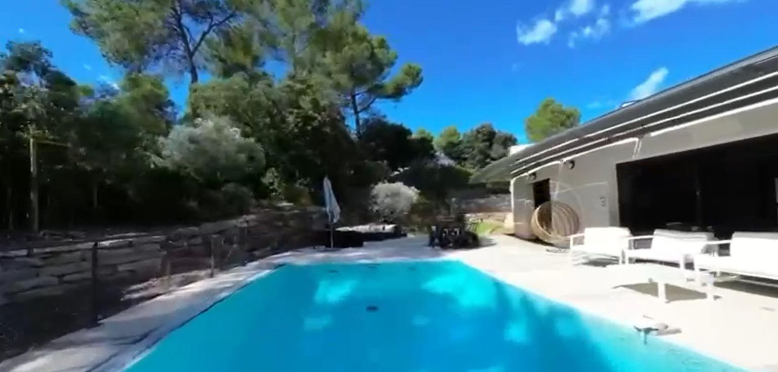 SAINT-GELY-DU-FESC Villa contemporaine de 11 pièce(s) 394 m2 environ sur 2770 m² de terrain avec piscines 2