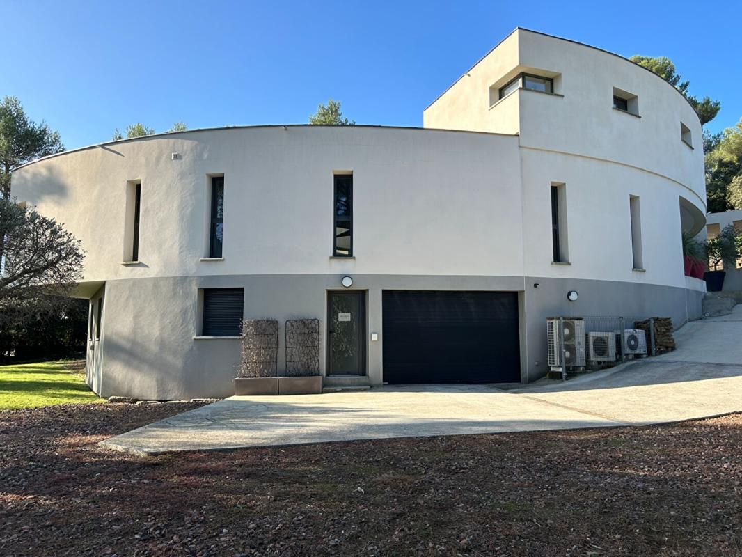 SAINT-GELY-DU-FESC Villa contemporaine de 11 pièce(s) 394 m2 environ sur 2770 m² de terrain avec piscines 4