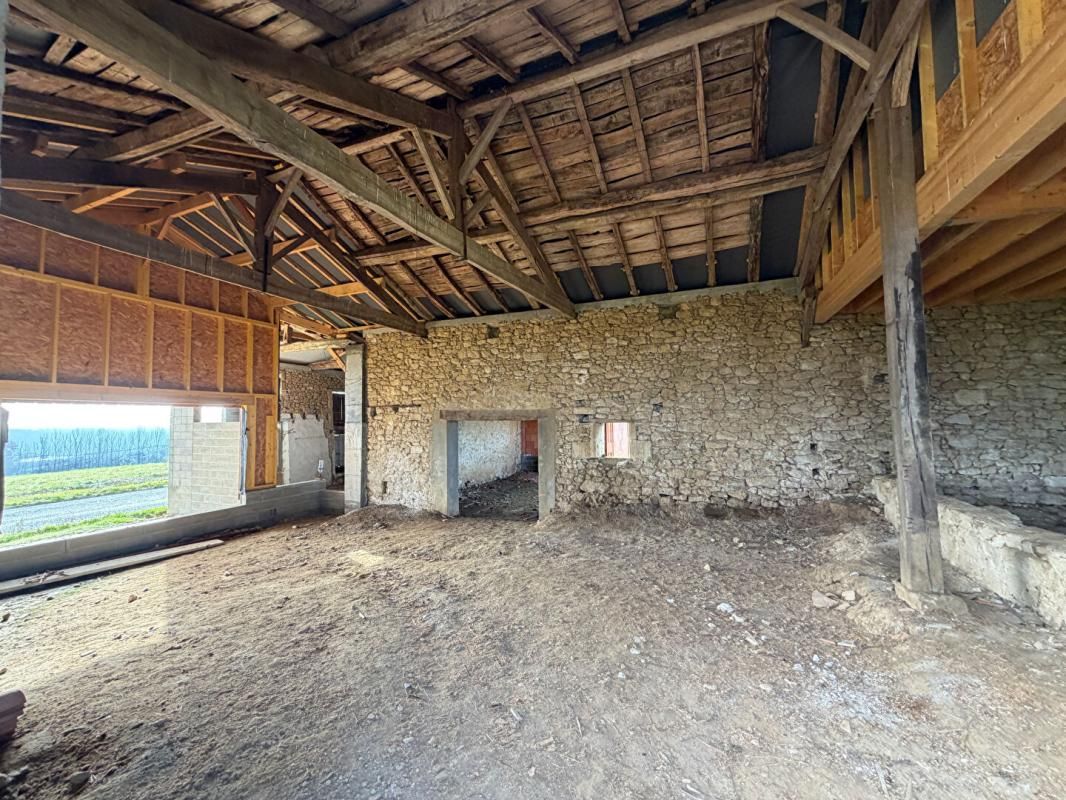 MONSEGUR Maison de 260m2 finir de rénover sur 1770m2 de jardin 3