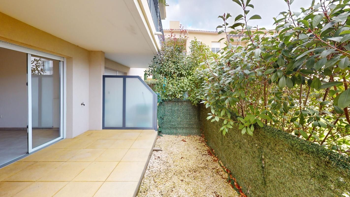 LE MUY Charmant T2 d'environ 47m² avec terrasse, jardinet, garage et piscine, Résidence La Closerie au Muy 4