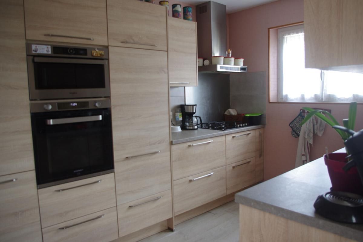 SAINT-LUBIN-DES-JONCHERETS Maison 4 pièce(s) 3 chambres sous-sol 75 m2 Saint Lubin des Joncherets au prix 166 240 HAI 3