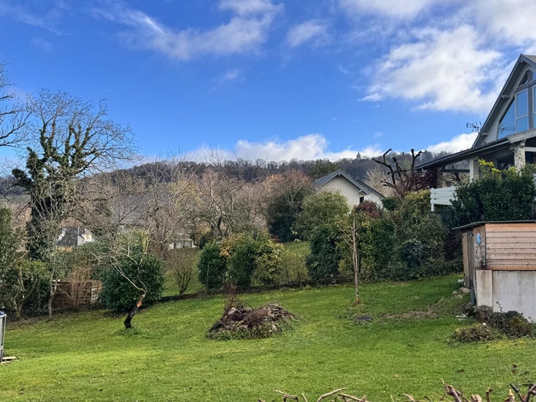 SAINT-CASSIN Terrain constructible-  Saint Cassin -577 m2 - libre constructeur 2