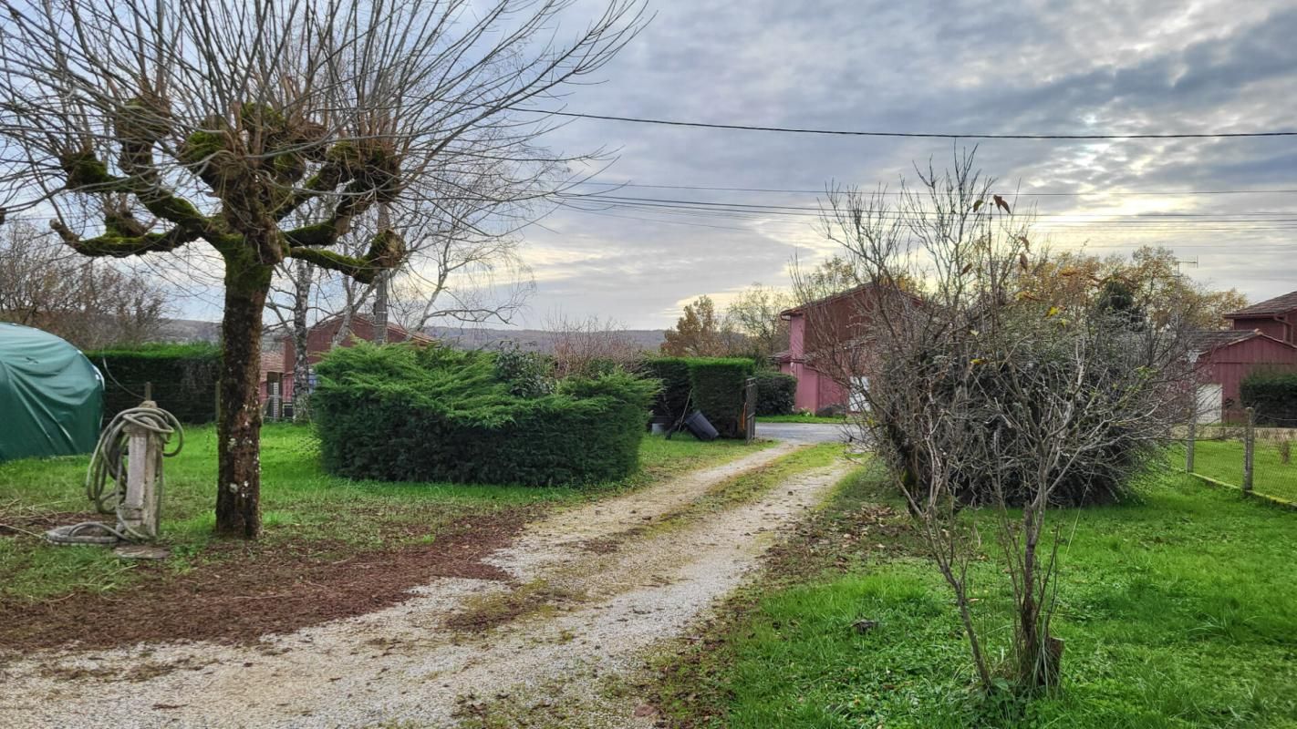 MOULEYDIER Maison traditionnelle de plain pied de 114 m² 6 pièces sur parcelle de 1658 m² garage et piscine 3